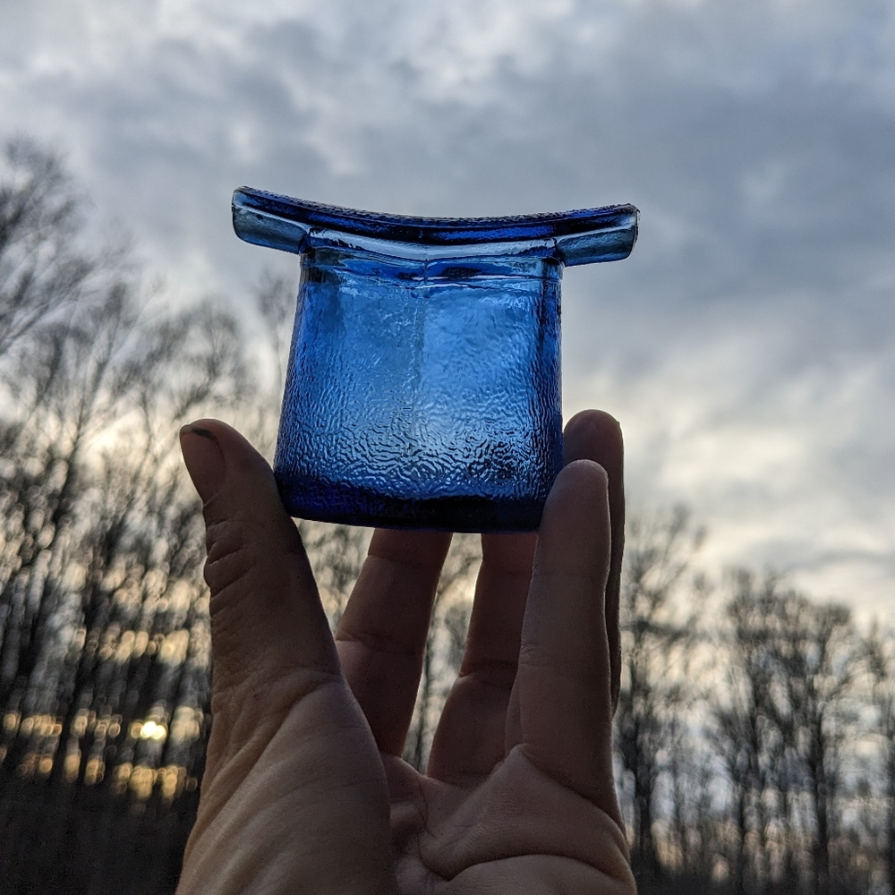EVC TOP HAT GLASS ASHTRAY - Picture 3 of 5